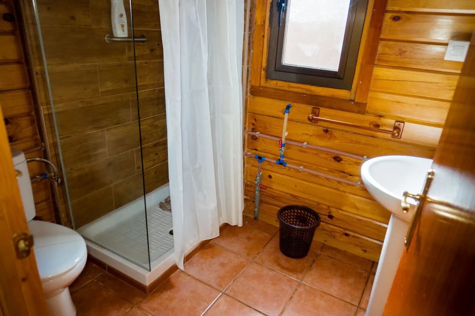 Bany de Casa o xalet en venda en Villagatón amb Aire condicionat, Calefacció i Jardí privat