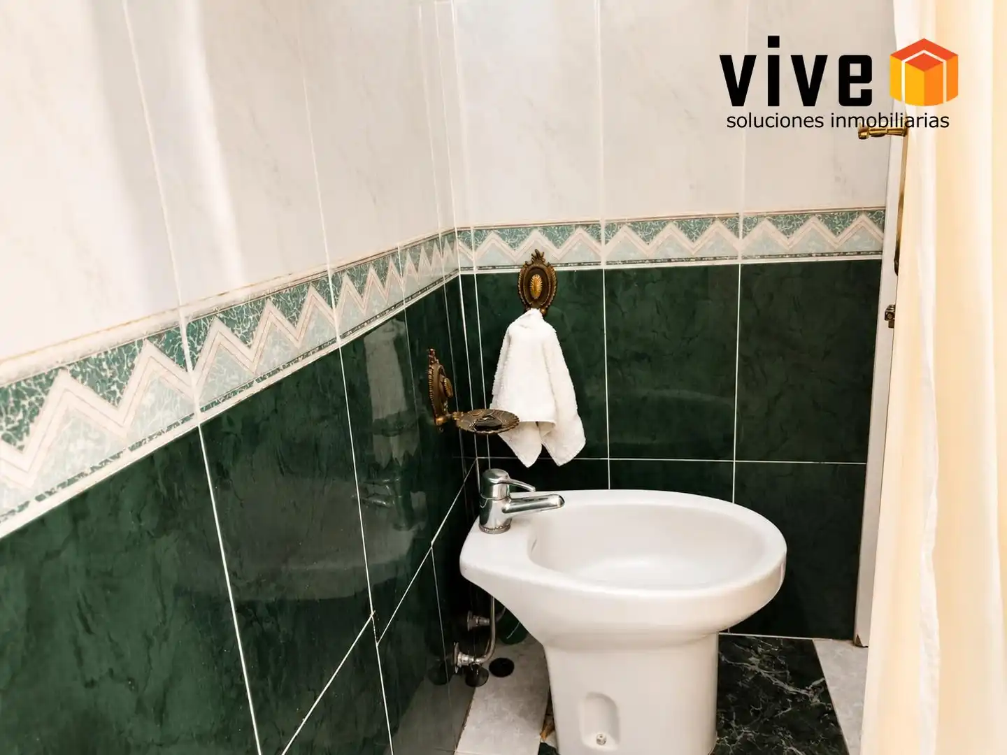 Bany de Pis en venda en Sevilla amb Aire condicionat, Calefacció i Terrassa
