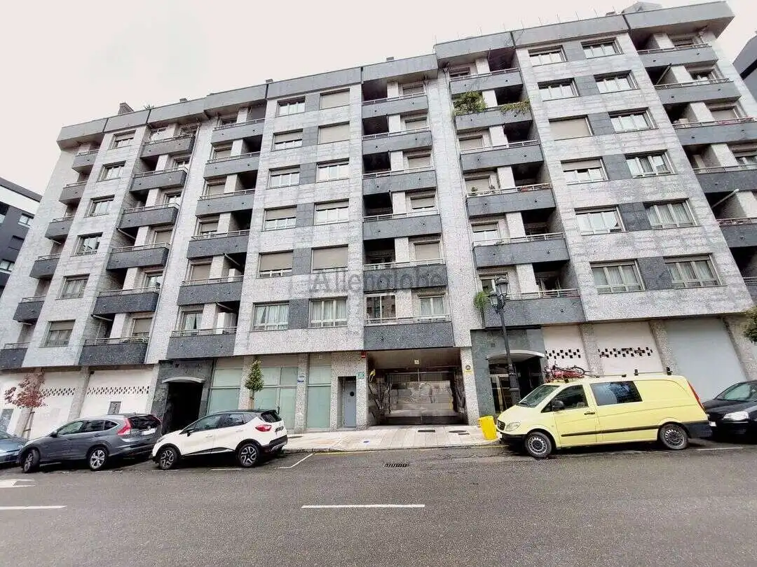 Vista exterior de Piso de alquiler en Oviedo  con Calefacción