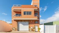 Vista exterior de Casa o xalet en venda en Telde amb Terrassa i Balcó