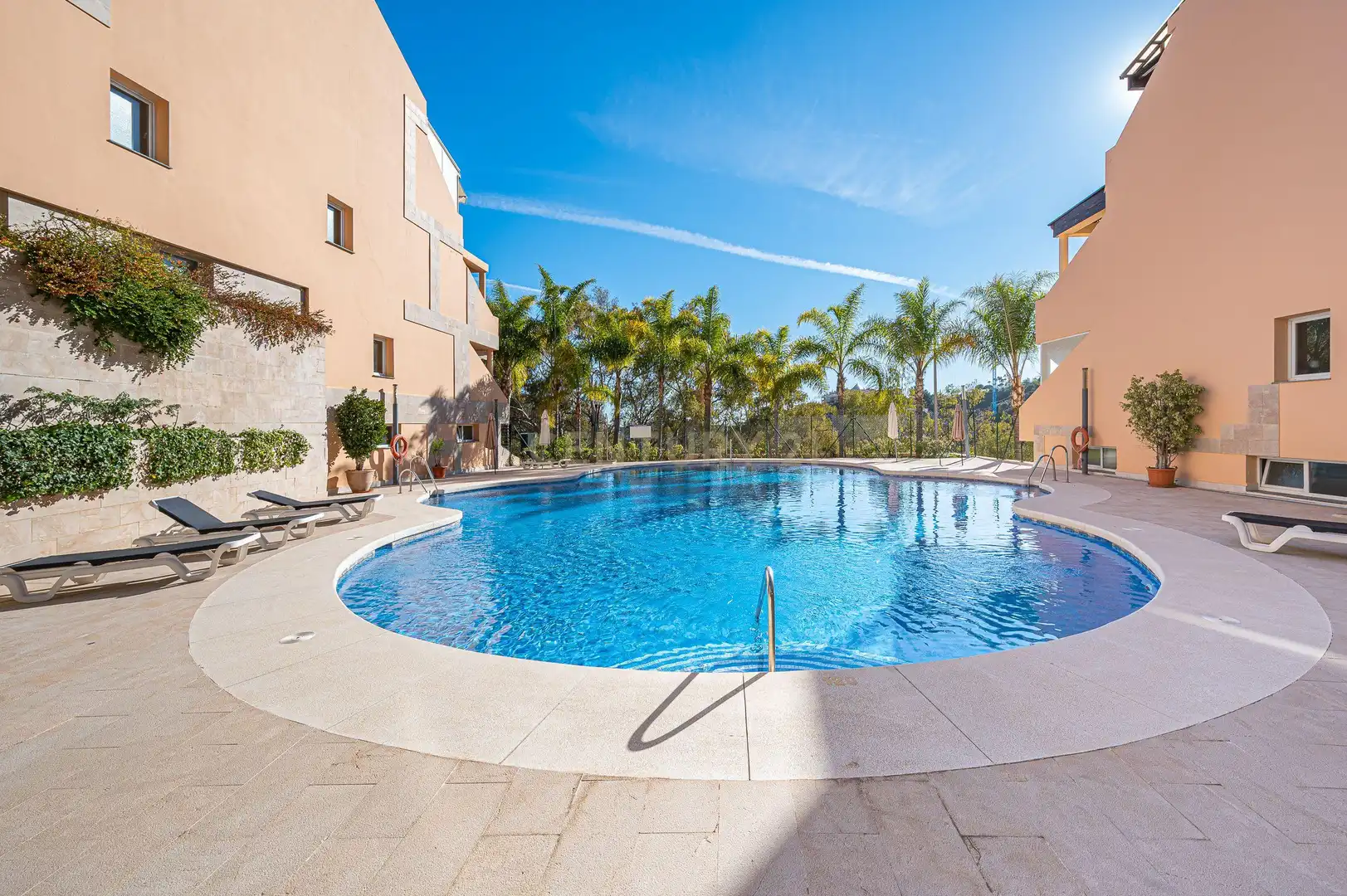 Piscina de Apartament en venda en Marbella amb Aire condicionat, Traster i Forn
