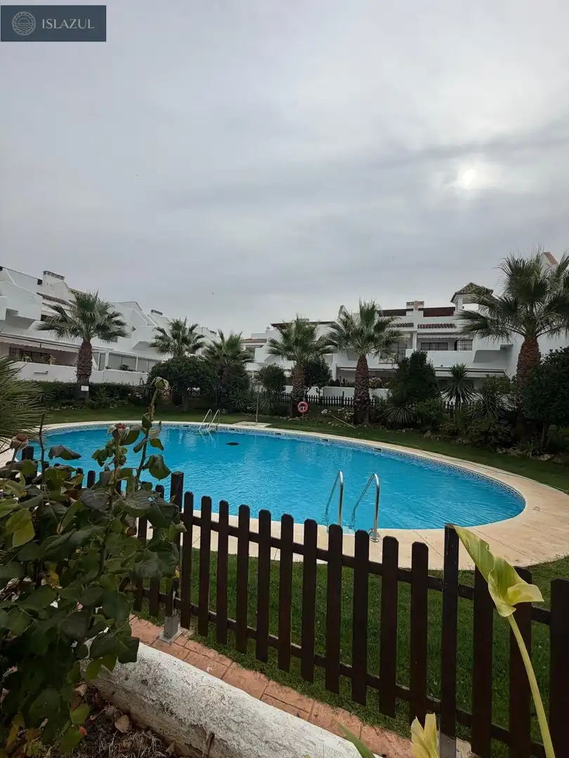 Schwimmbecken von Erdgeschoss zur Miete in Islantilla mit Klimaanlage, Heizung und Privatgarten