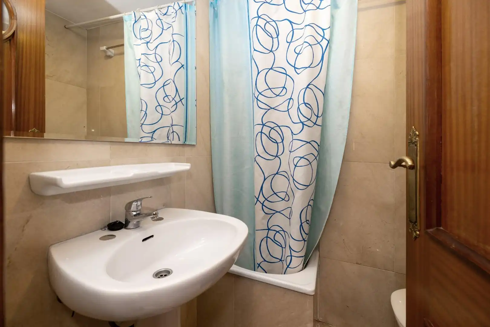 Bathroom of Flat for sale in Sevilla  with Air Conditioner, Heating and Terrace
