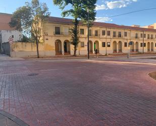 Vista exterior de Casa o xalet en venda en Puertollano amb Terrassa i Balcó