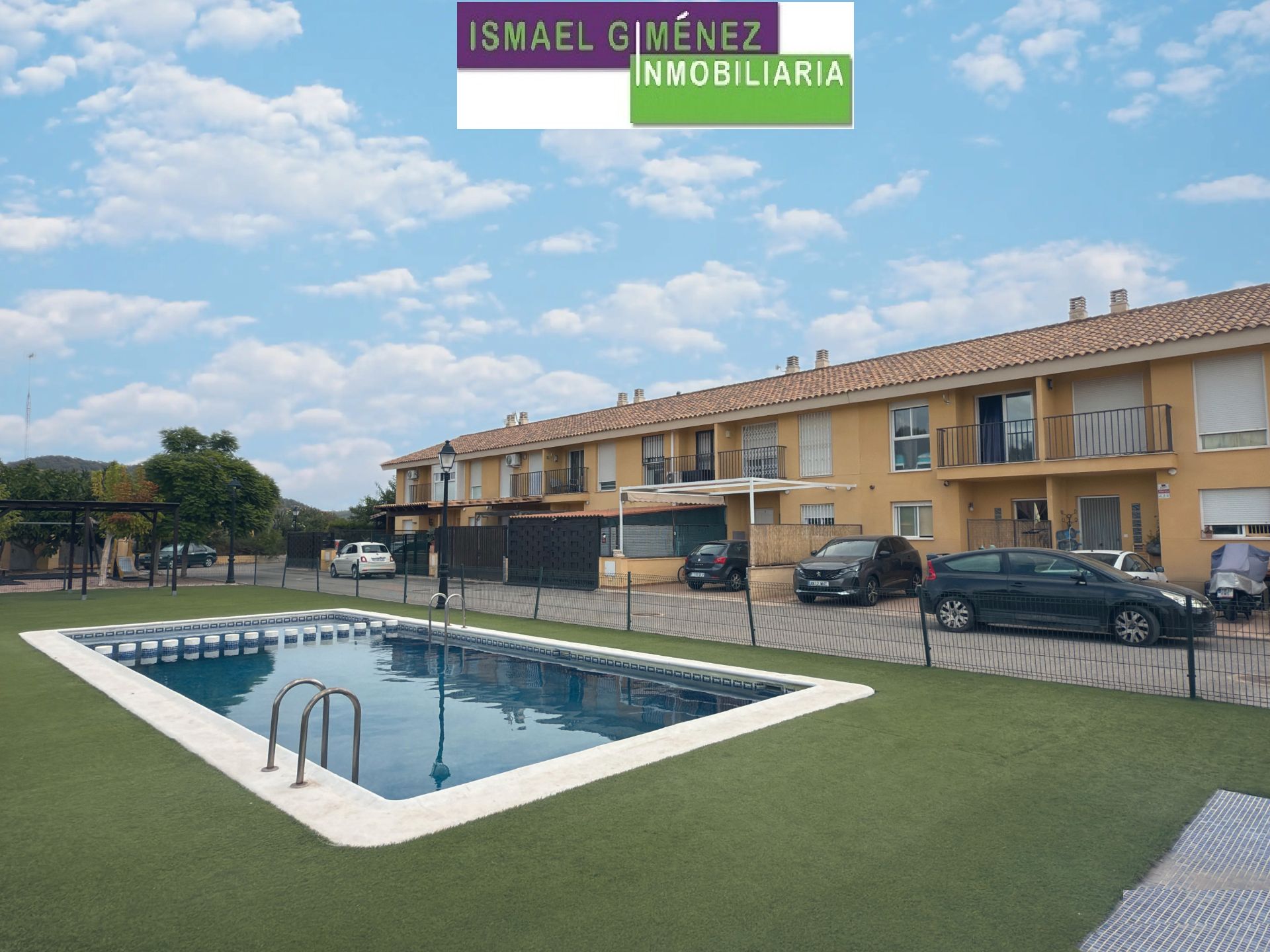 Vista exterior de Casa adosada en venda en Náquera amb Piscina comunitària