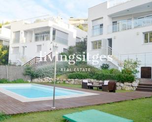 Vista exterior de Casa o xalet de lloguer en Sitges amb Aire condicionat, Terrassa i Piscina