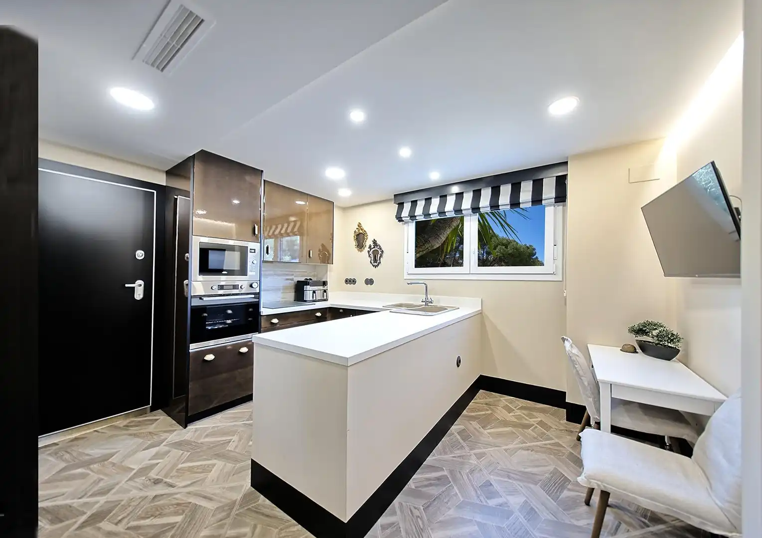 Kitchen of Ground floor for sale in Valencia  with Air Conditioner, Heating and Alarm