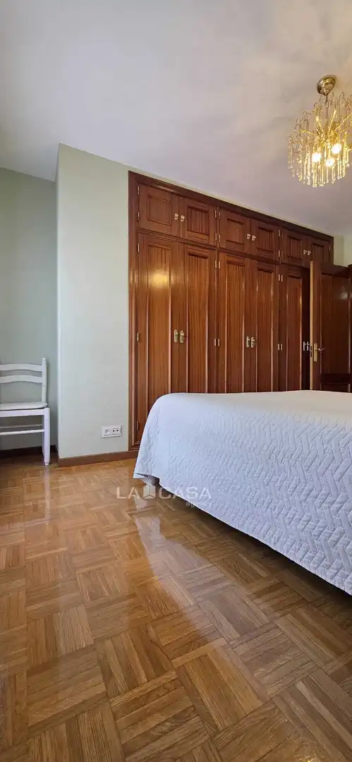 Dormitori de Pis de lloguer en Valladolid amb Calefacció i Balcó