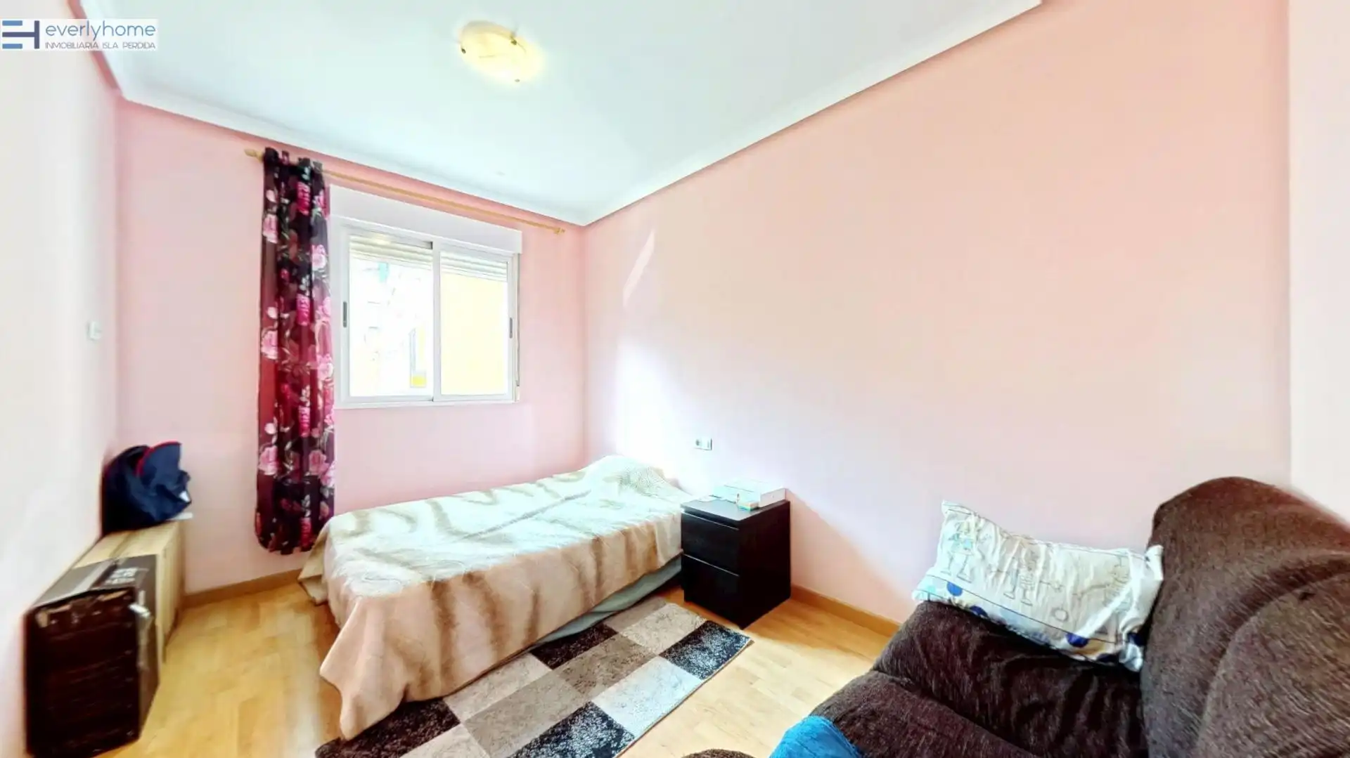 Habitación de Piso en venta en Castellón de la Plana / Castelló de la Plana con Parquet y Trastero