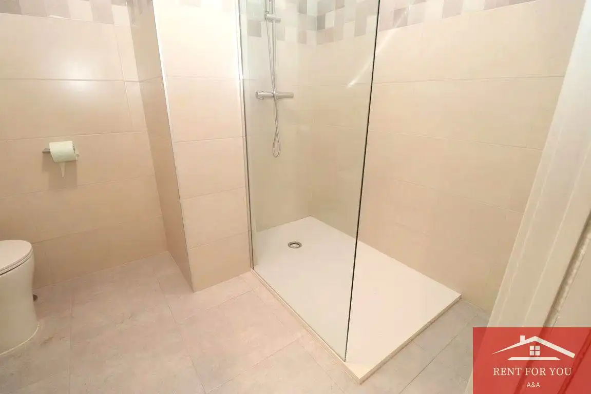 Badezimmer von Erdgeschoss zur Miete in Coín mit Klimaanlage
