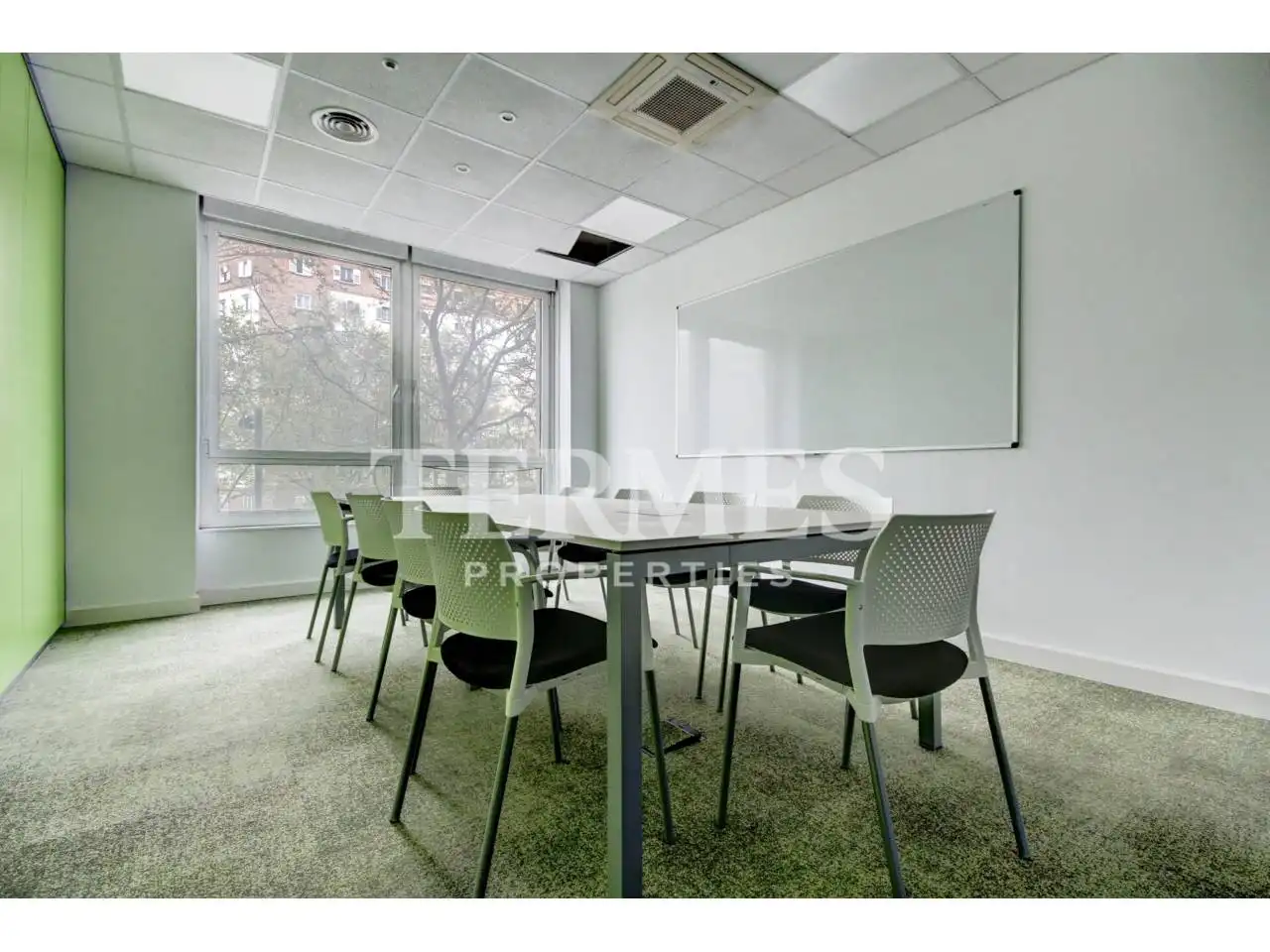 Office for sale in Barcelona  with Air Conditioner, Heating and Alarm