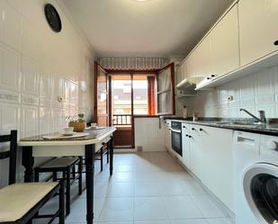 Cuina de Pis en venda en Gijón  amb Calefacció, Terrassa i Traster