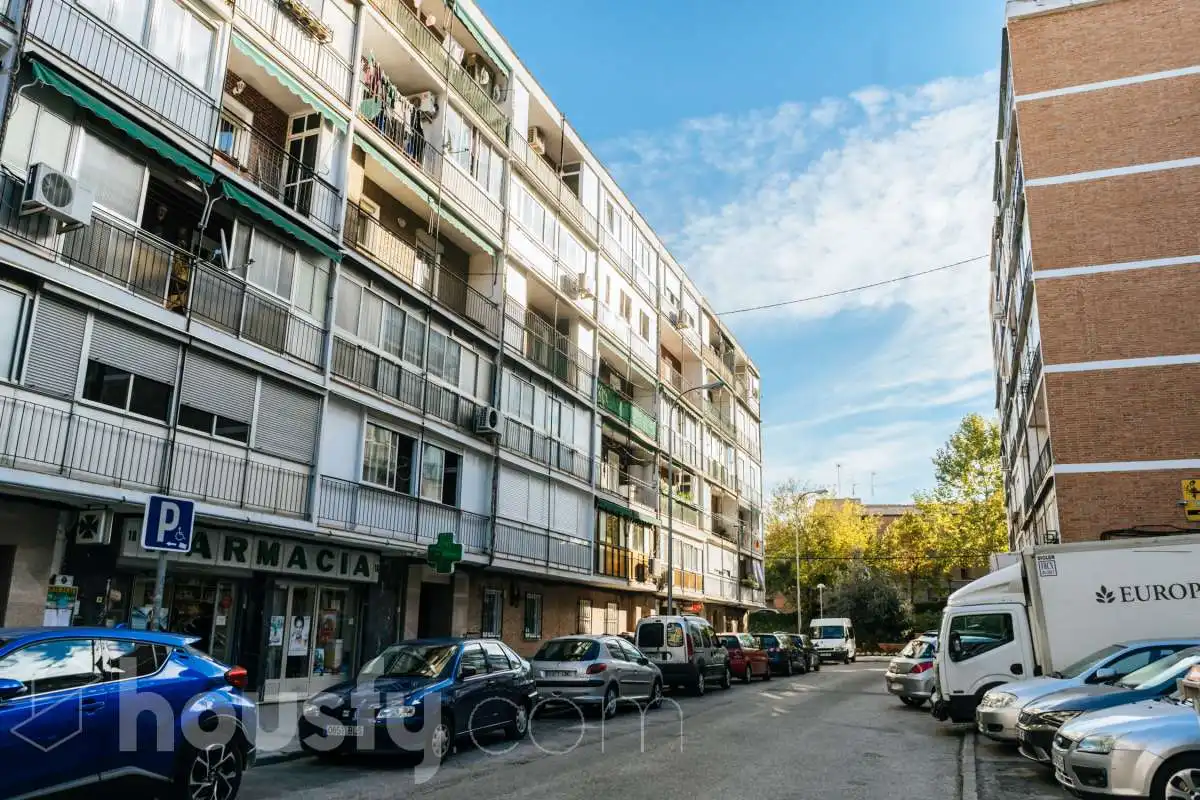 Wohnung zur Miete in Calle de Ochagavia, Valdezarza