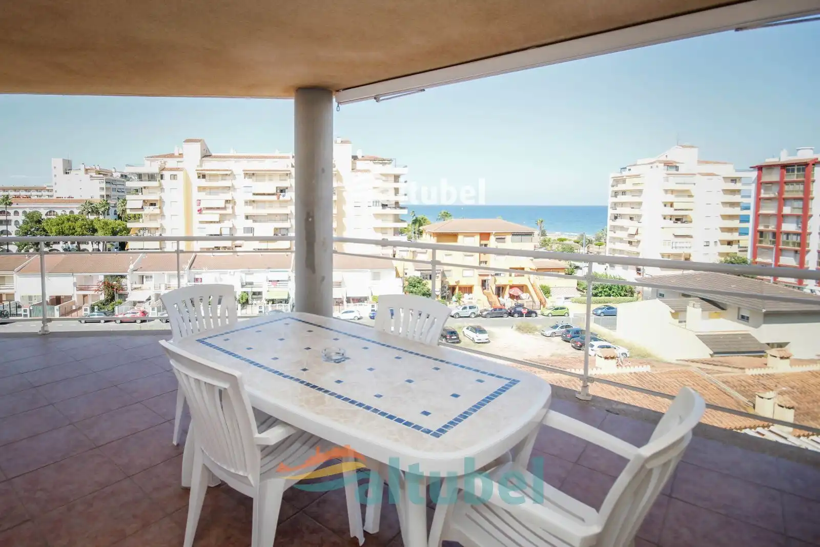 Terrassa de Apartament en venda en Peñíscola / Peníscola amb Terrassa, Piscina i Moblat