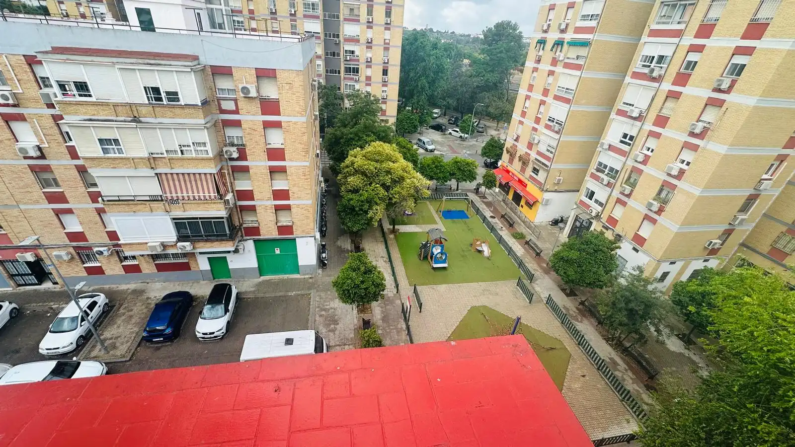 Parkplatz von Wohnung zum Verkauf in Sevilla mit Klimaanlage, Heizung und Terrasse