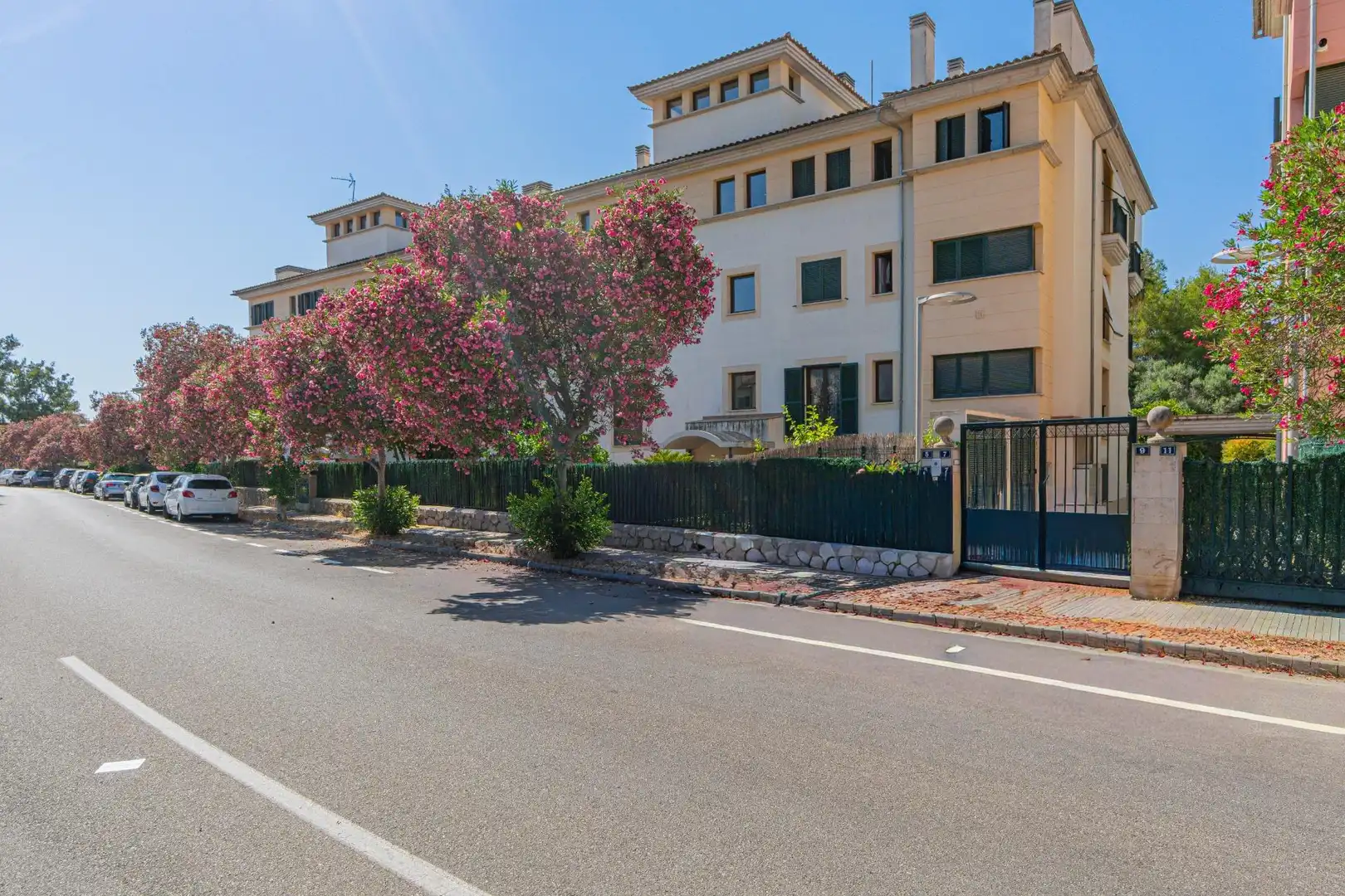 Außenansicht von Erdgeschoss zum Verkauf in  Palma de Mallorca mit Klimaanlage, Heizung und Privatgarten