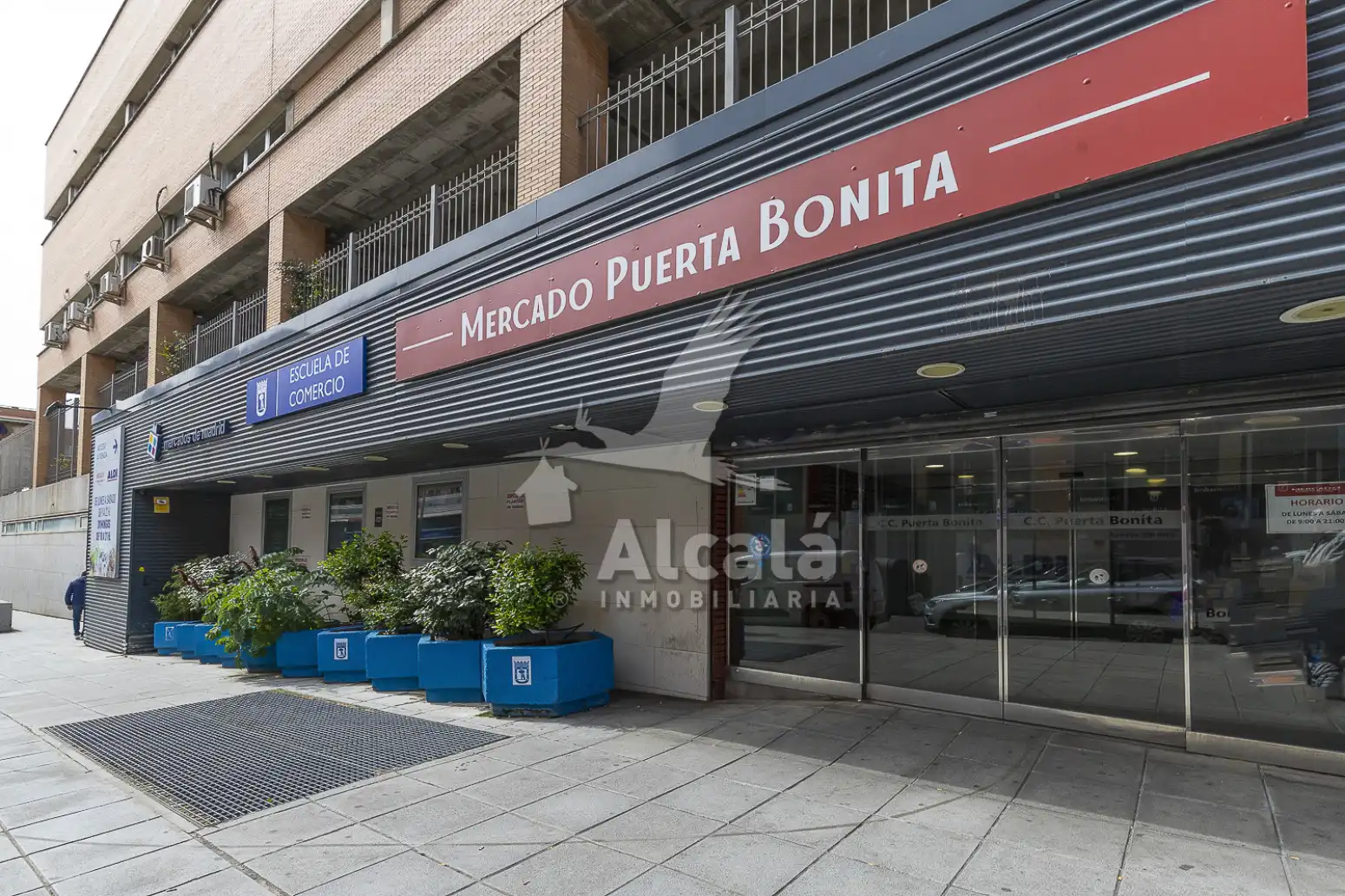 Vista exterior de Garatge en venda en Madrid