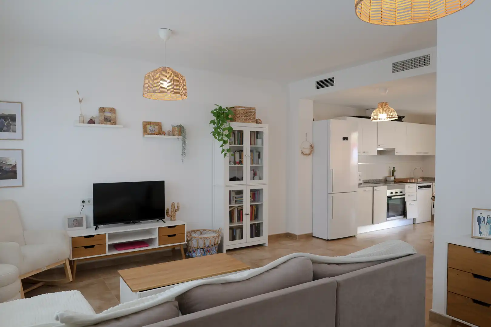Sala d'estar de Casa adosada en venda en Los Alcázares amb Aire condicionat, Calefacció i Jardí privat