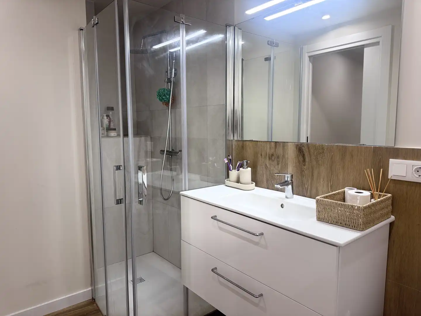 Baño de Piso de alquiler en Barcelona con Aire acondicionado y Calefacción