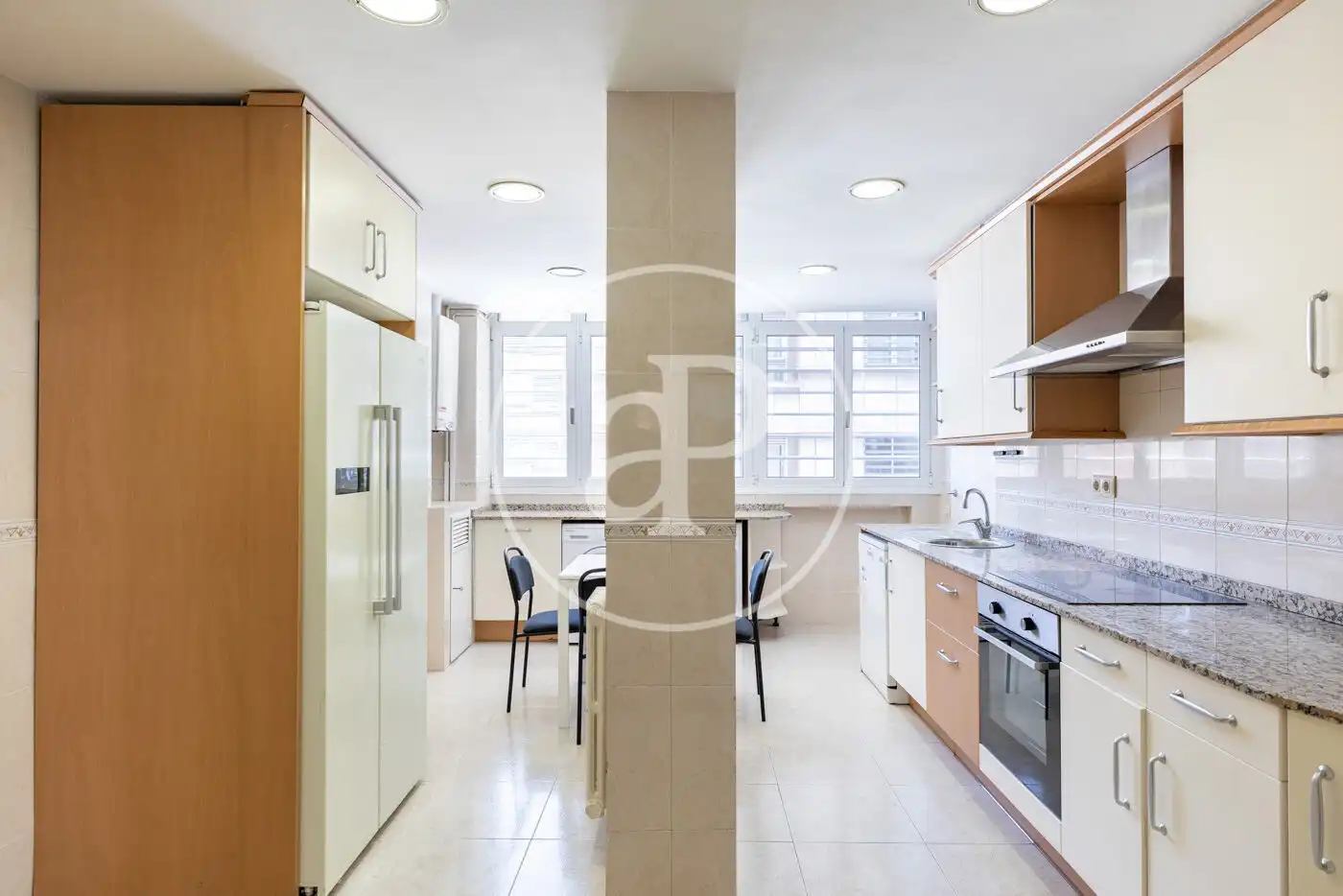 Küche von Wohnung zum Verkauf in Barcelona mit Heizung und Privatgarten