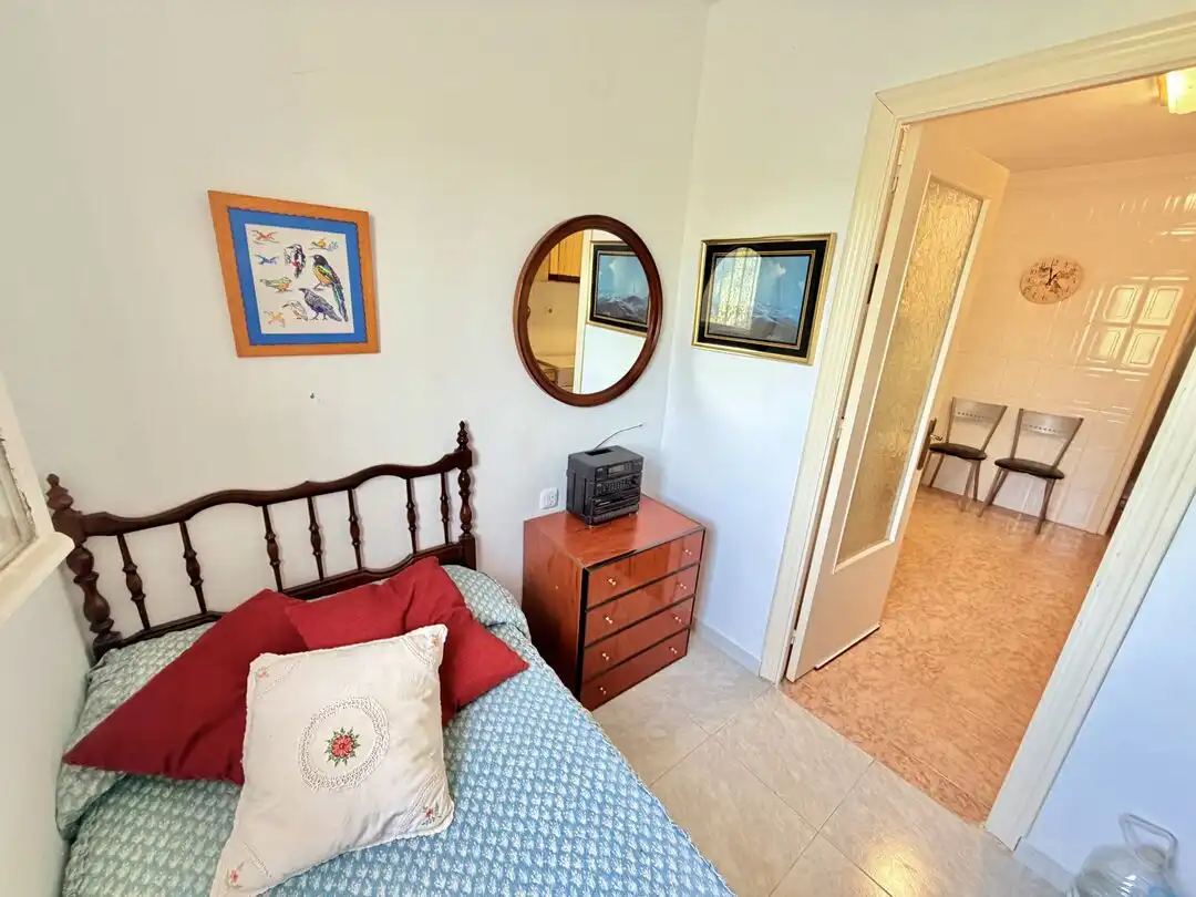 Dormitori de Casa o xalet en venda en Benamocarra amb Jardí privat i Moblat