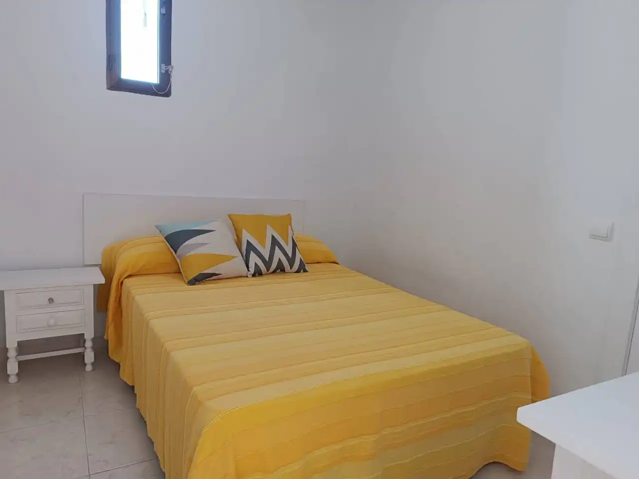 Schlafzimmer von Wohnungen zur Miete in Benalmádena mit Klimaanlage, Terrasse und Möbliert