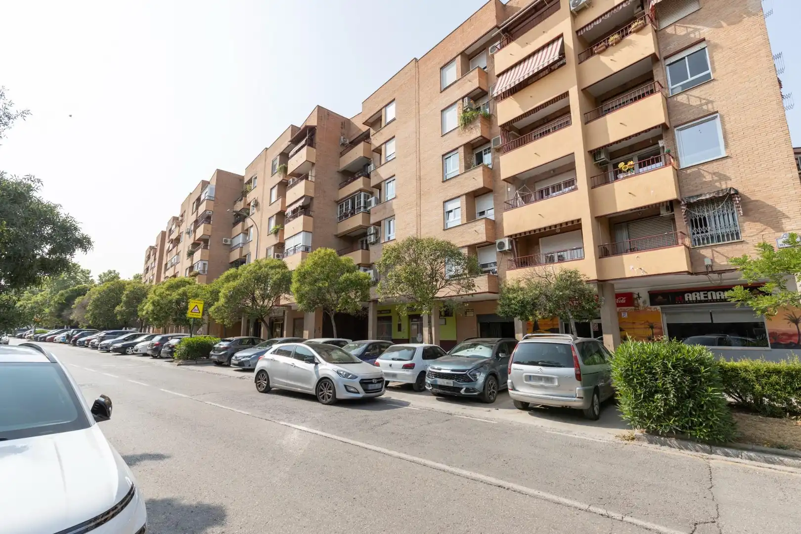 Vista exterior de Pis en venda en Granada amb Aire condicionat, Balcó i Piscina comunitària
