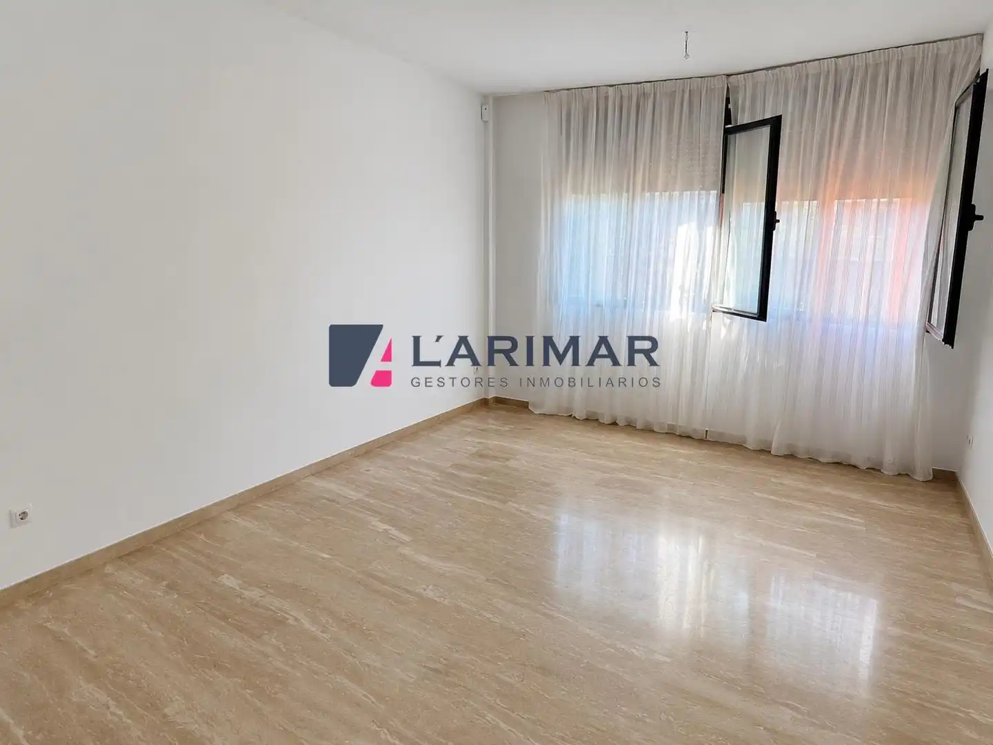 Dormitori de Casa adosada de lloguer en Alicante / Alacant amb Aire condicionat, Calefacció i Jardí privat