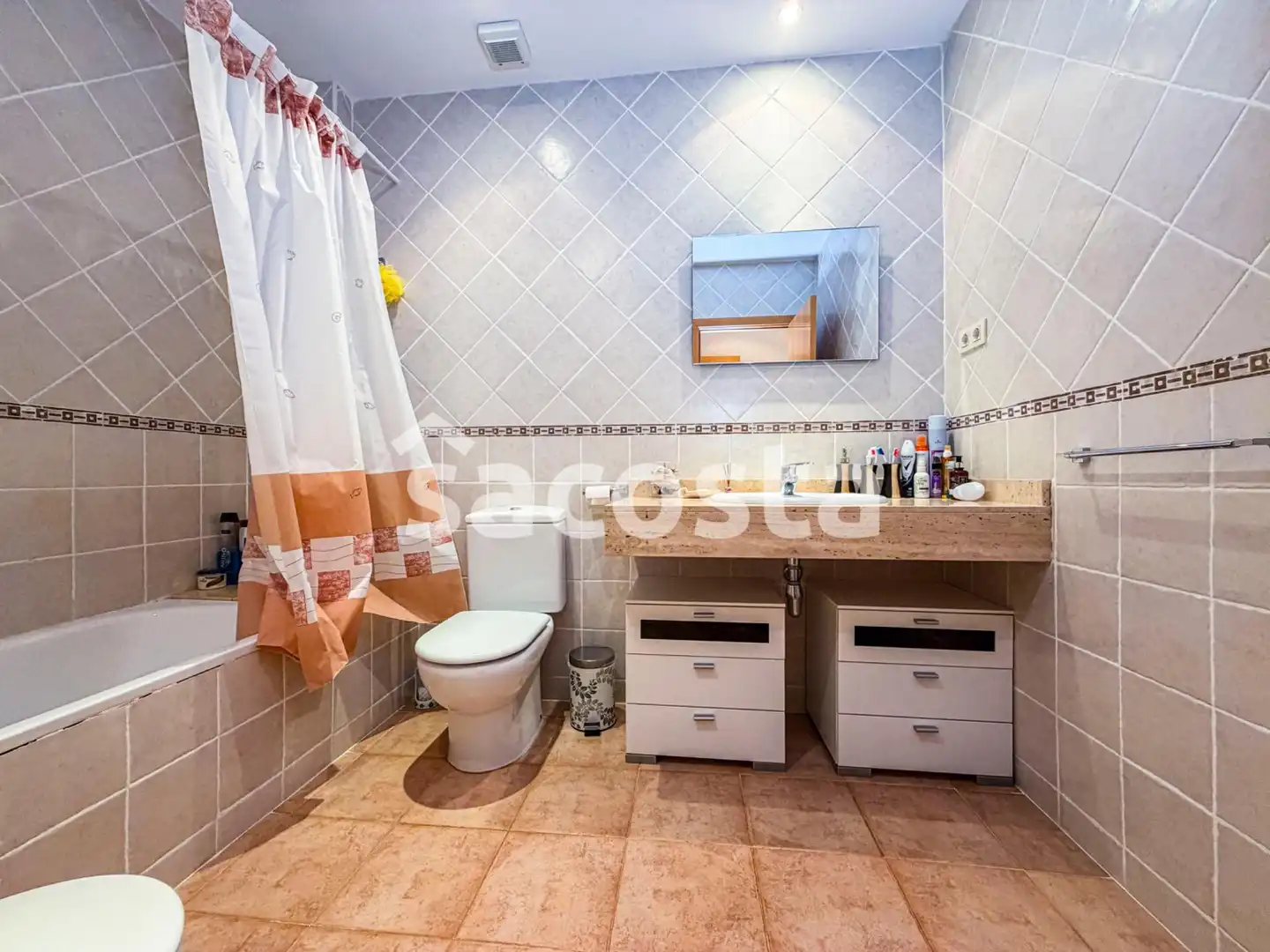 Baño de Casa adosada en venta en Lloret de Mar con Aire acondicionado, Calefacción y Jardín privado