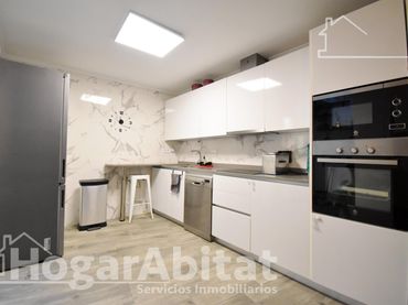 Casa con balcone in vendita a Carrer Cervantes