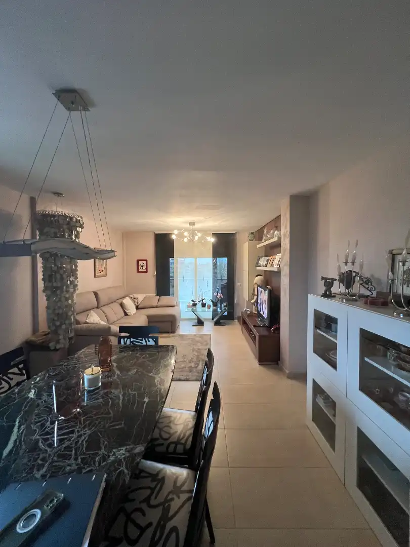 Wohnzimmer von Dachboden zum Verkauf in Salou mit Klimaanlage, Heizung und Privatgarten