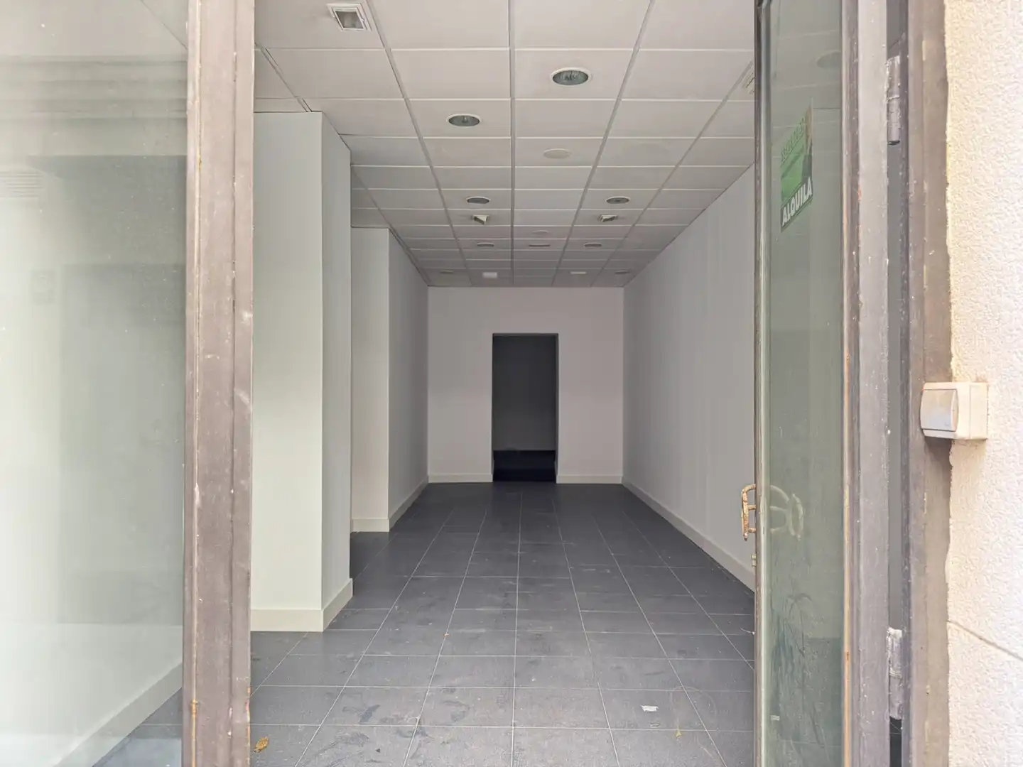 Local comercial de lloguer a Calle Azara 3, imagen 2