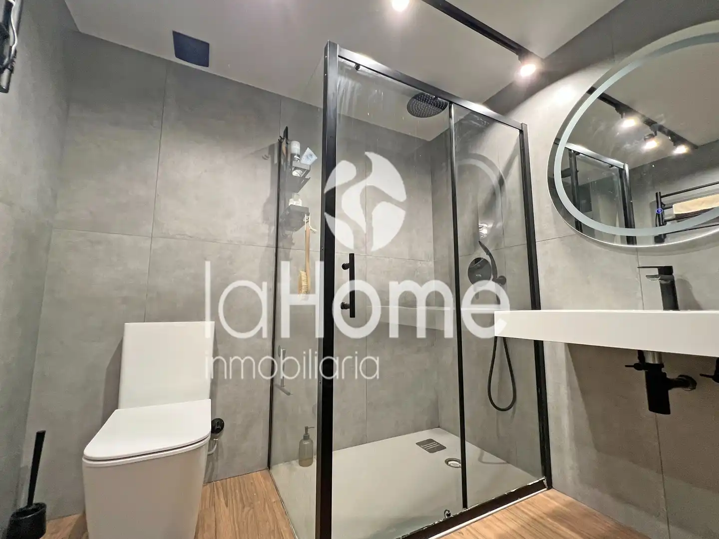 Baño de Apartamento en venta en Paterna con Aire acondicionado, Calefacción y Terraza