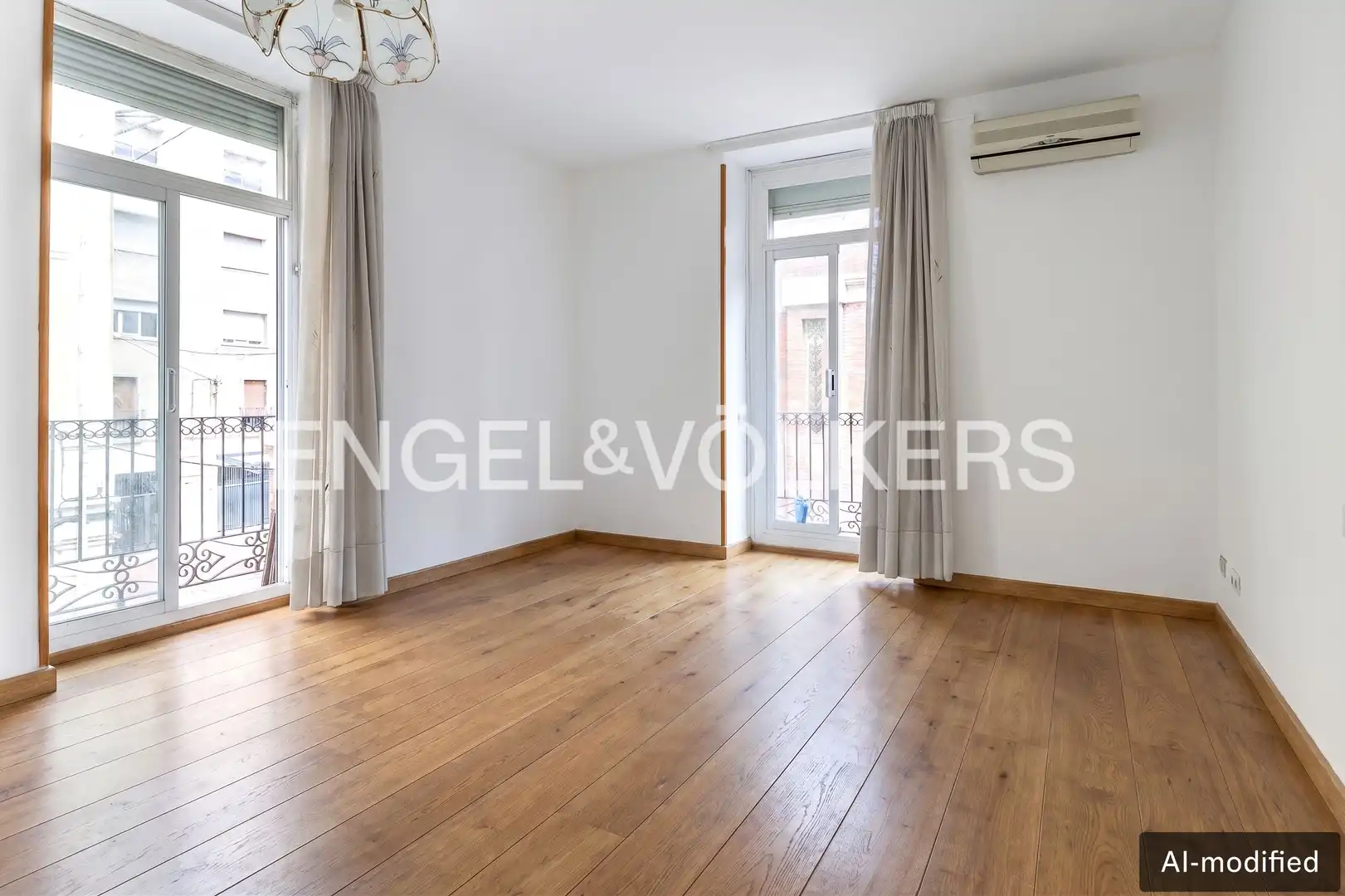 Sala d'estar de Pis en venda en Barcelona amb Aire condicionat, Calefacció i Parquet