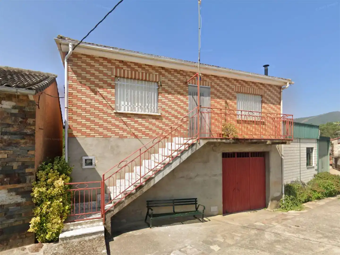 Vista exterior de Casa o xalet en venda en Pinofranqueado amb Jardí privat, Traster i Moblat