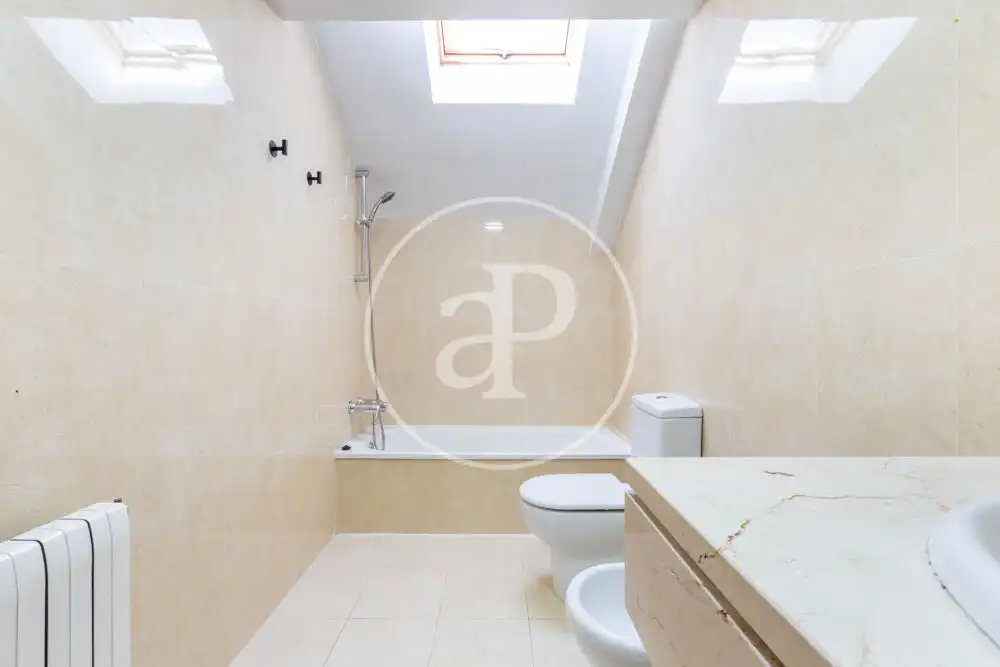 Baño de Ático en venta en Bétera con Aire acondicionado, Calefacción y Jardín privado
