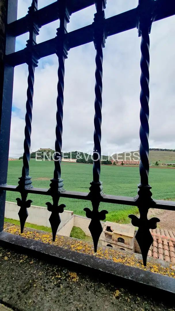 Vista exterior de Casa adosada en venta en Aguilar de Campoo con Calefacción, Jardín privado y Parquet