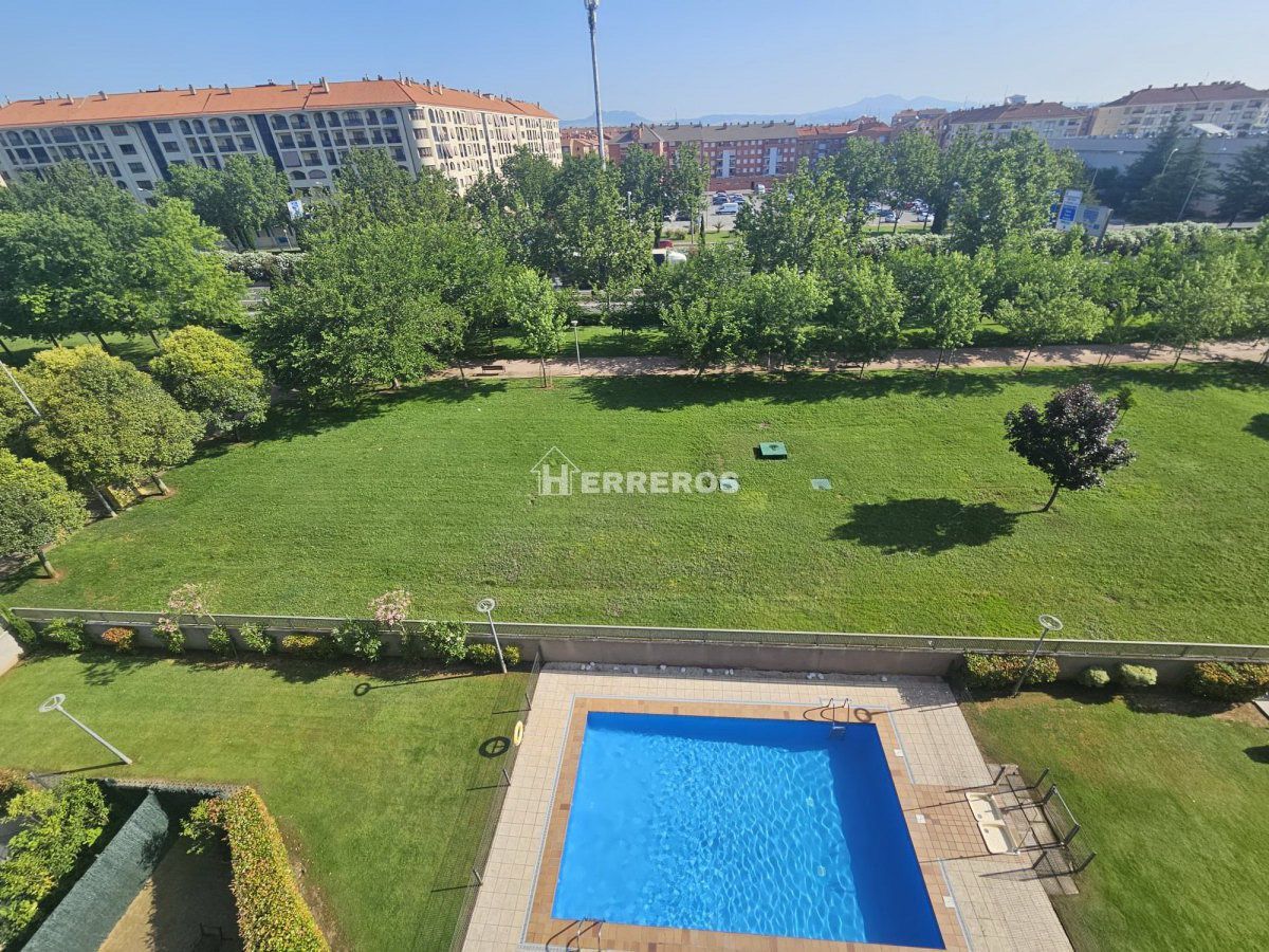 Swimming pool of Flat for sale in  Logroño  with Heating, Parquet flooring and Storage room
