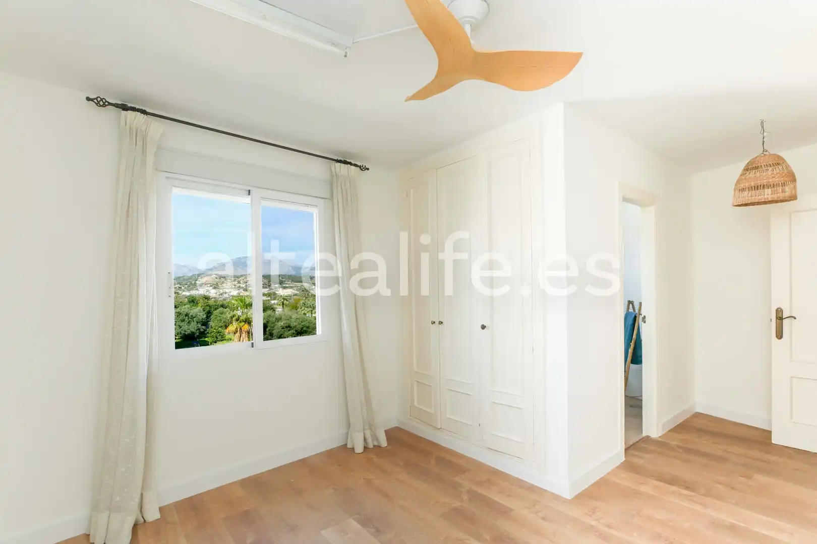 Schlafzimmer von Dachboden zum Verkauf in Altea mit Klimaanlage und Terrasse