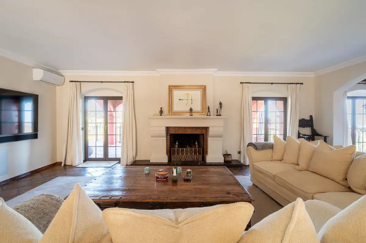 Sala de estar de Casa o chalet de alquiler en Benahavís con Aire acondicionado, Jardín privado y Terraza