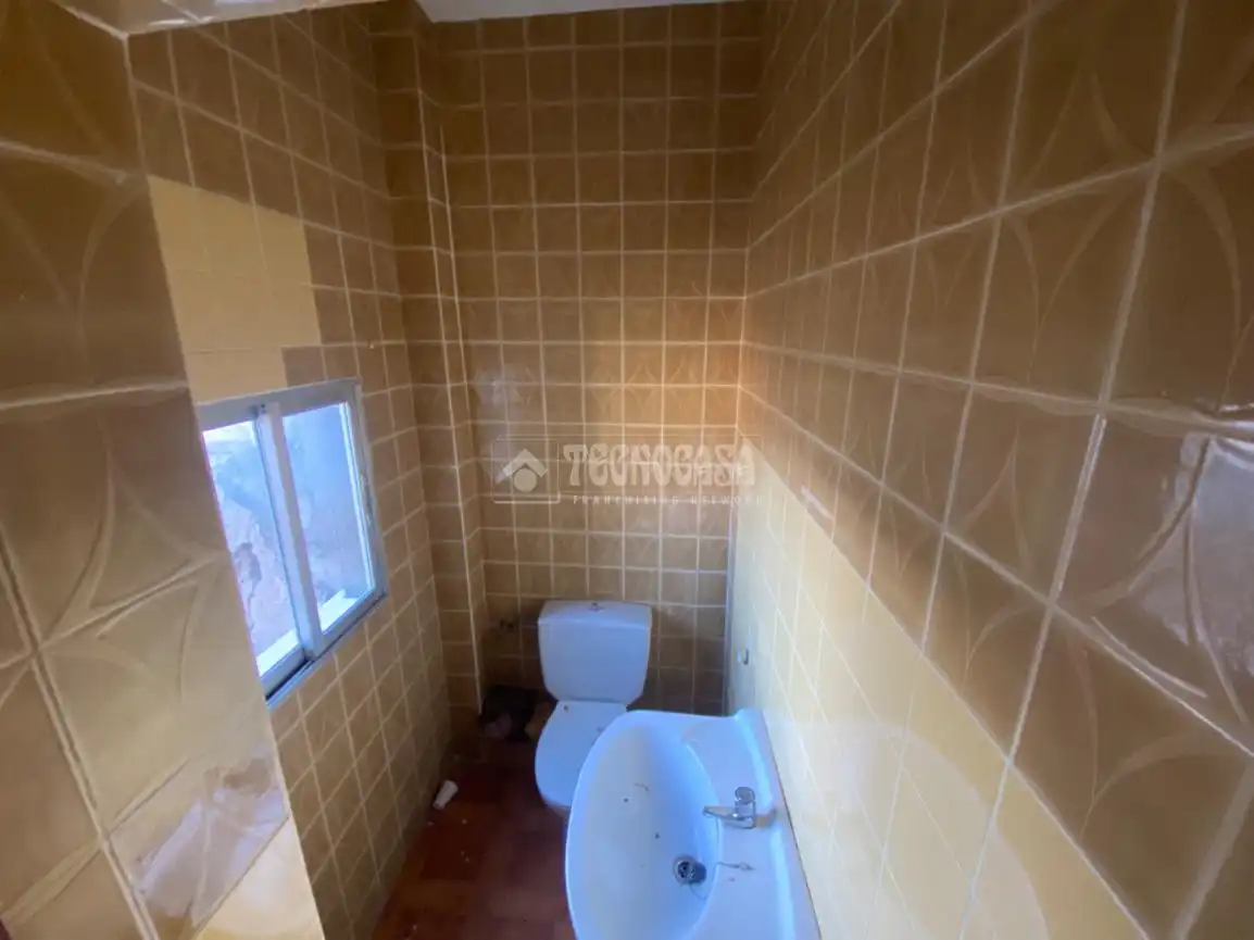Bathroom of Commercial properties for sale in Cenicientos