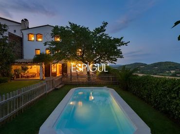 Casa con balcone in vendita a Castell d'Empordà