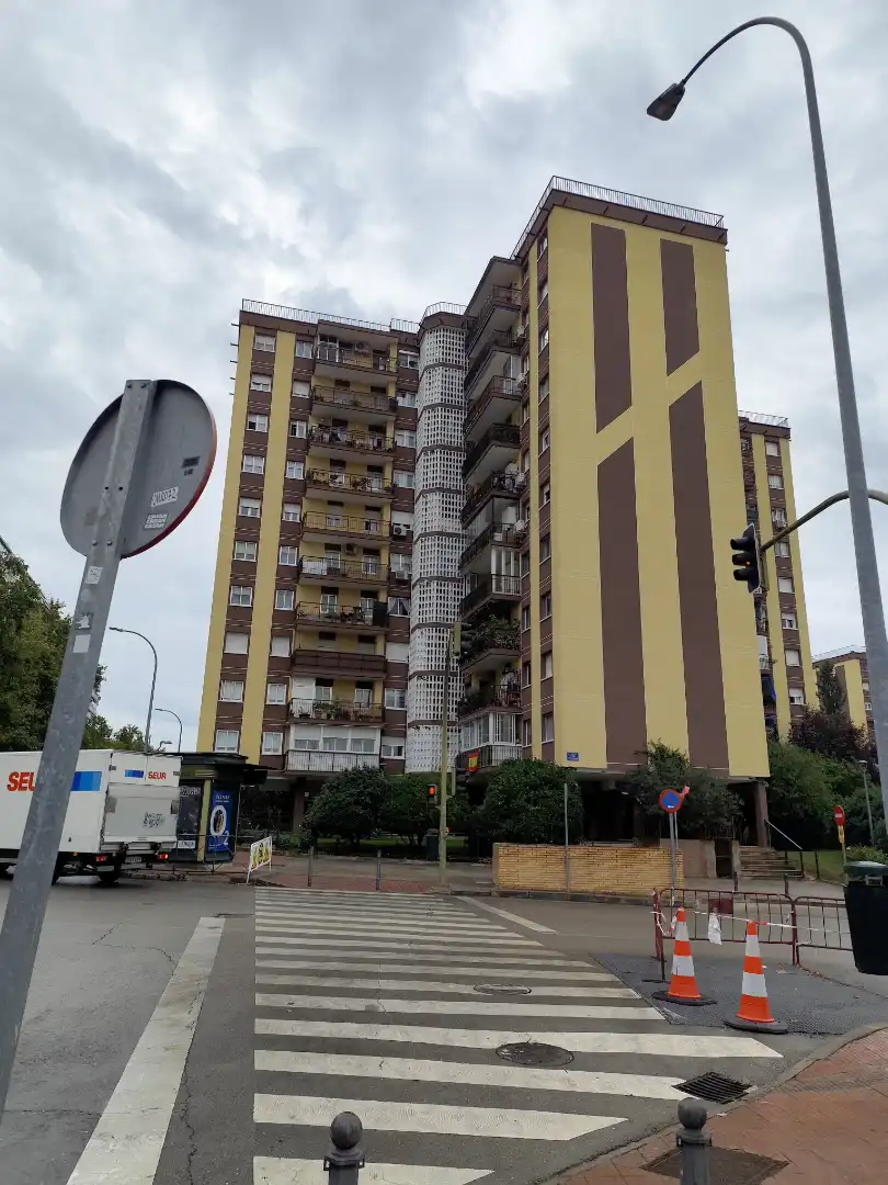 Piso con piscina en venta en Calle Magallanes 35