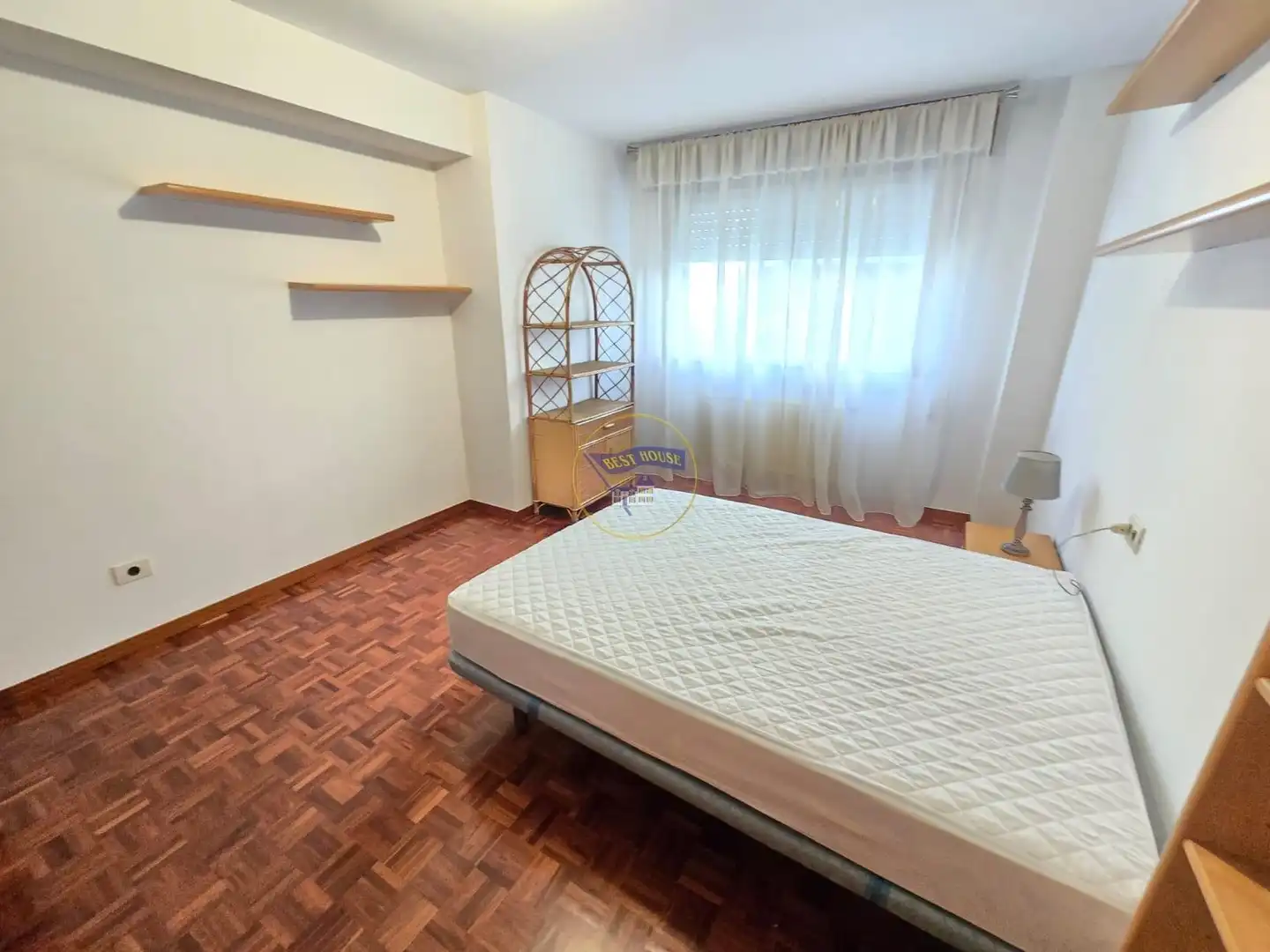 Habitación de Piso en venta en Vigo  con Calefacción, Parquet y Terraza