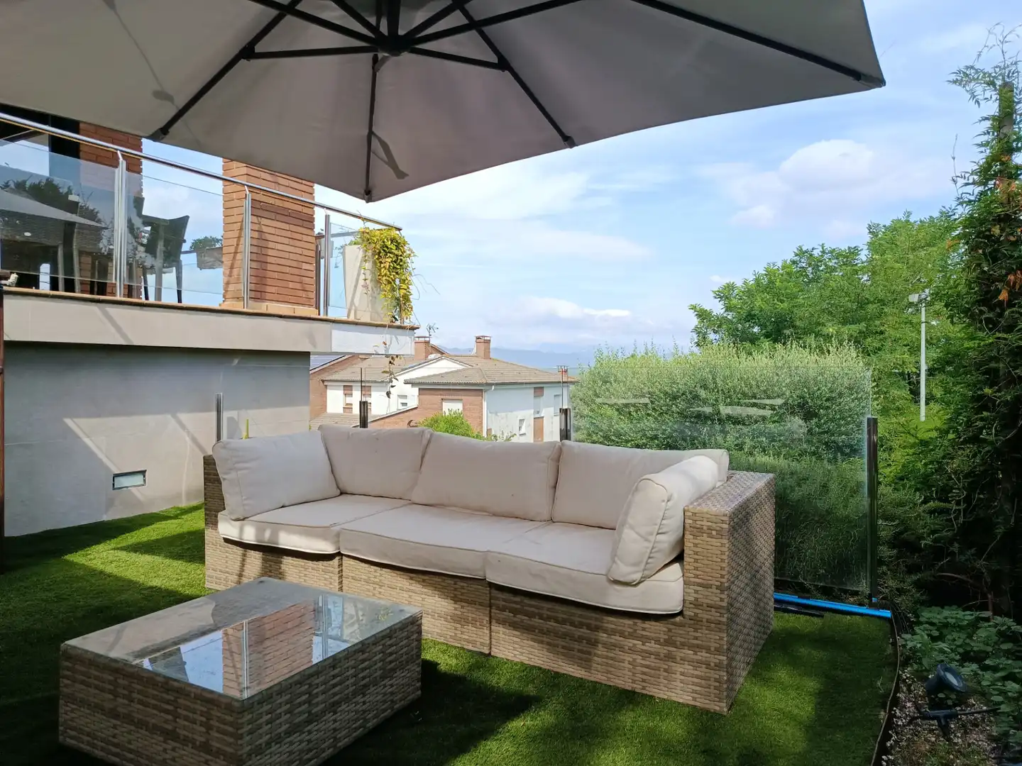 Terrassa de Casa adosada en venda en Girona amb Aire condicionat, Calefacció i Jardí privat