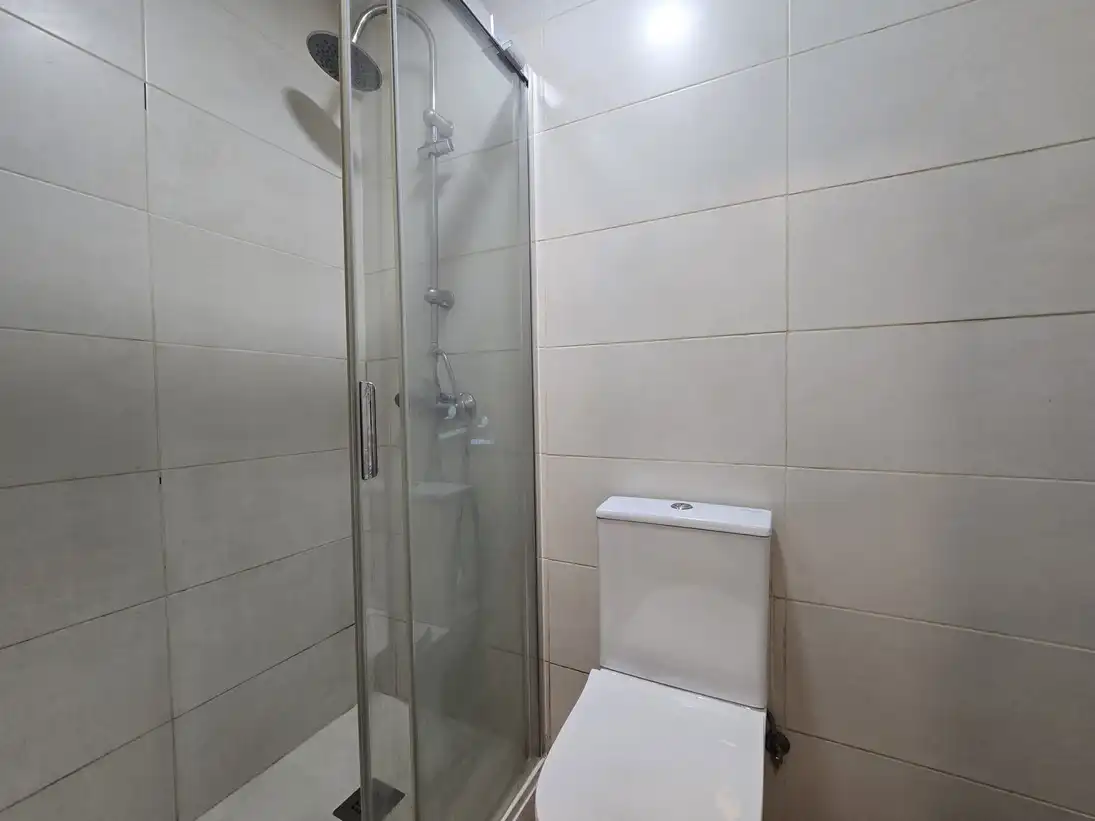Baño de Estudio en venta en Madrid con Horno y Lavadora