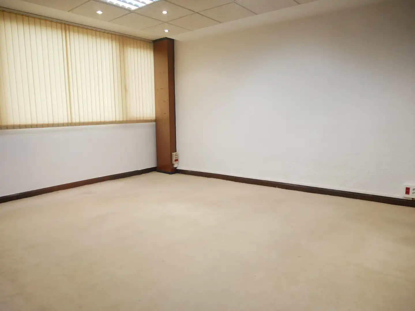 Büro zur Miete in Basauri  mit Klimaanlage und Heizung