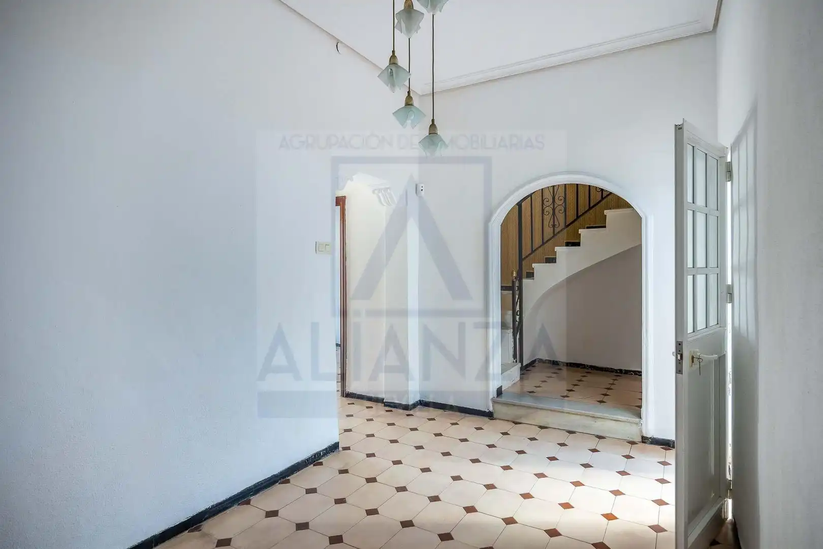 Casa adosada en venda en Camas amb Terrassa
