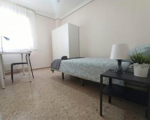 Bedroom of Flat to share in  Madrid Capital  with Heating, Furnished and Washing machine