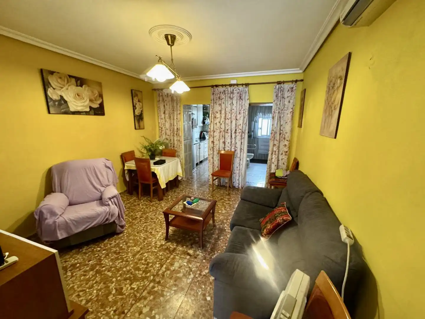 Sala d'estar de Casa o xalet en venda en Sevilla amb Aire condicionat